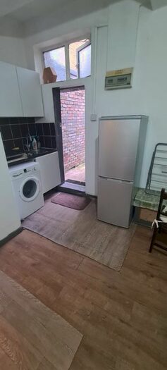 Studio To Rent In Chingford Road, London, E17