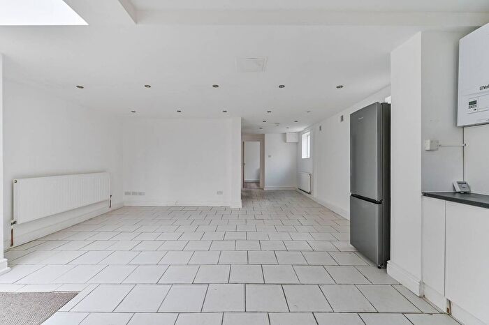 2 Bedroom Flat To Rent In Alexandra Road, Croydon, CR0