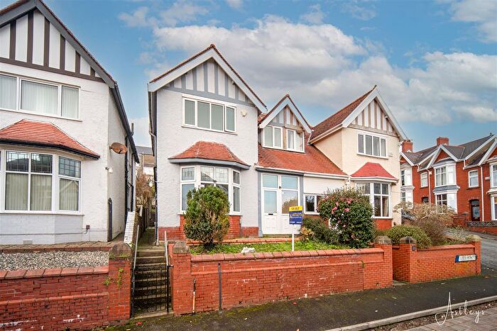 3 Bedroom Semi-Detached House For Sale In Long Oaks Avenue, Uplands, Swansea, SA2
