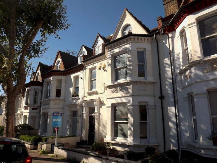 2 Bedroom Flat To Rent In Marine Avenue, Westcliff On Sea, SS0
