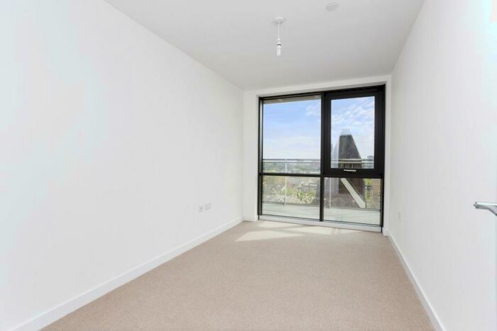 3 Bedroom Flat To Rent In Beechwood Road London, E8