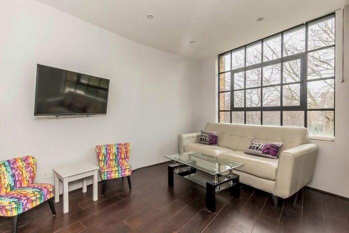 2 Bedroom Flat To Rent In Goldhawk Road, London, W12