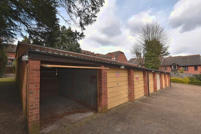 1 Bedroom Parking/garage To Rent In Ardent Close, London, SE25