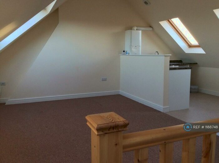 Studio To Rent In St Andrews Road, Exmouth, EX8