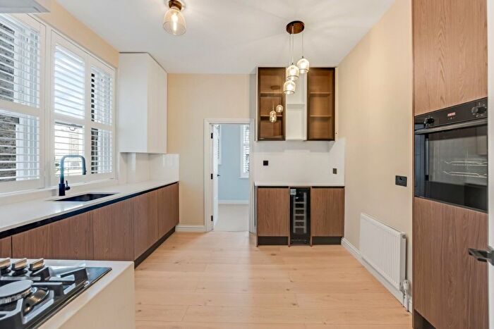 2 Bedroom Flat To Rent In Delaware Road, London, W9