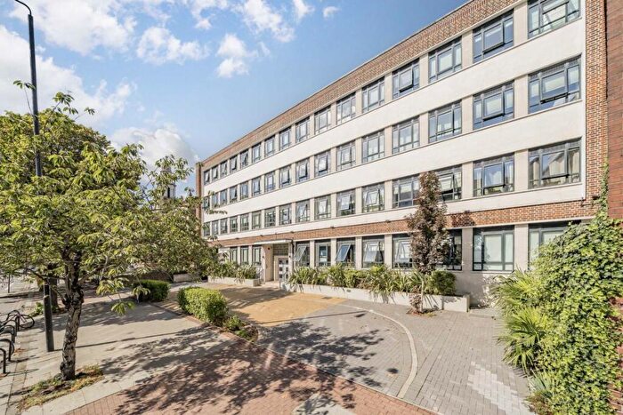 Flat To Rent In Balham High Road, Balham, SW12