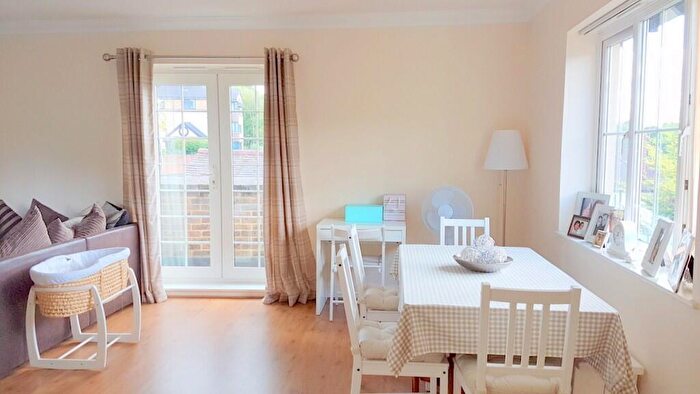 2 Bedroom Apartment To Rent In Bedroom Purpose Built Apartment In Caterham Valley, CR3
