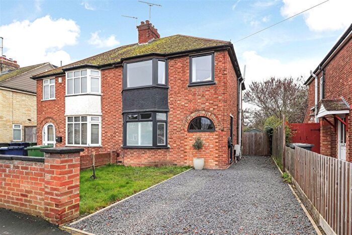3 Bedroom Semi Detached House For Sale In Birdwood Road, Cambridge, CB1