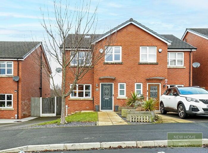 4 Bedroom Semi Detached House For Sale In Kings Road, Shaw, Oldham, OL2