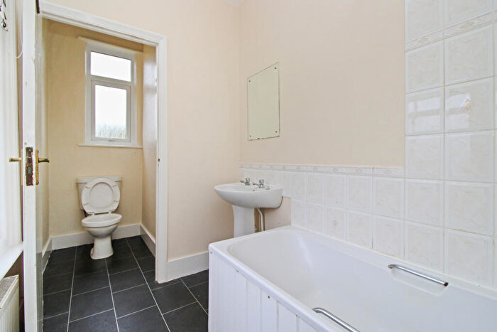 2 Bedroom Flat For Sale In Downs Park, Herne Bay, Kent, CT6