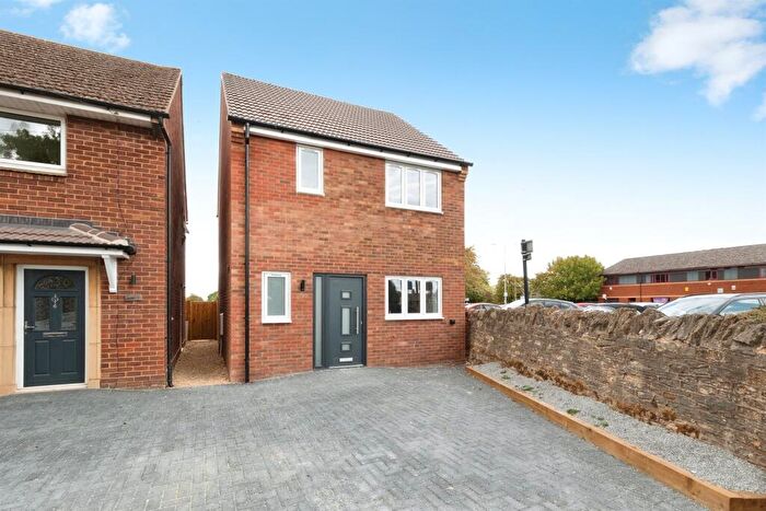 3 Bedroom Detached House For Sale In Queens Avenue, Newport Pagnell, MK16