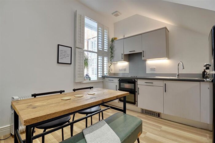 2 Bedroom Flat For Sale In Consort Mews, Knowle, Fareham, PO17