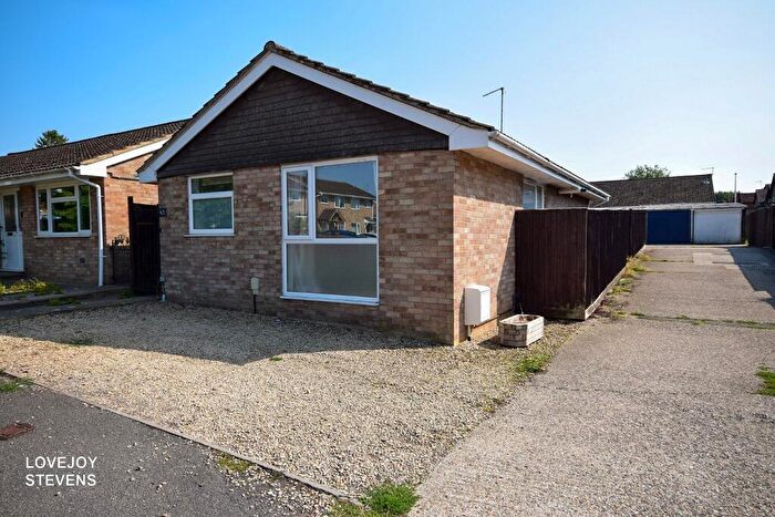 2 Bedroom Bungalow To Rent In Hillside Road, Hungerford, RG17