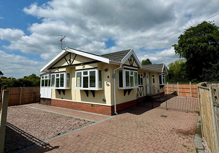 2 Bedroom Park Home For Sale In Hereford, Herefordshire, HR4