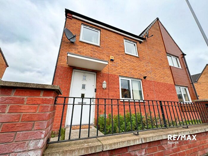 3 Bedroom Semi-Detached House To Rent In Metcombe Way, Manchester, M11
