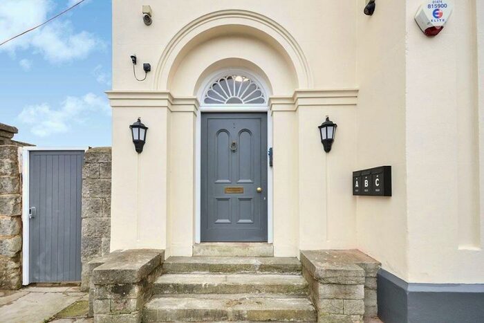 2 Bedroom Flat To Rent In Bower Terrace, Maidstone, Kent, ME16