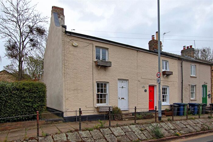 2 Bedroom Terraced House To Rent In Shelly Row, Cambridge, CB3