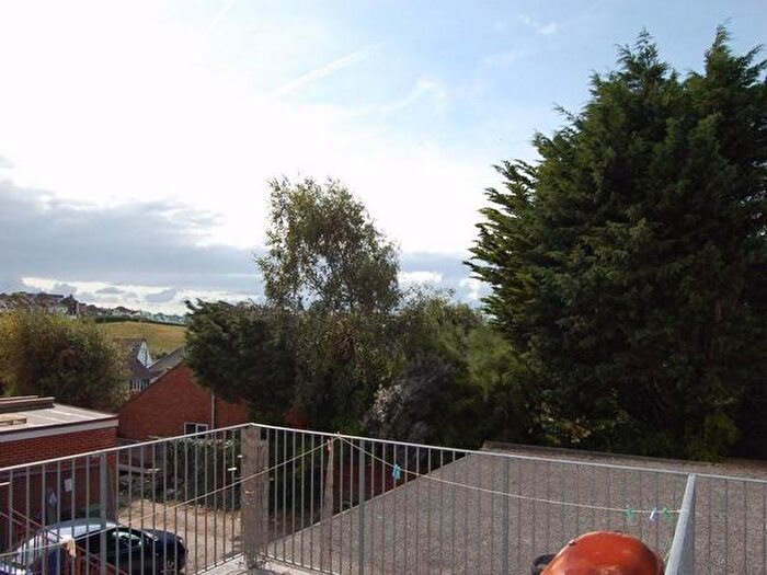 2 Bedroom Flat To Rent In Lustrells Vale, Saltdean, BN2