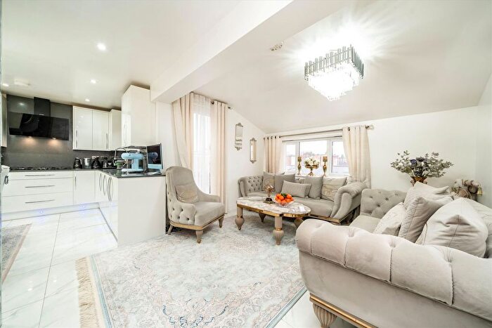 3 Bedroom Flat To Rent In Heath Road, Isleworth, TW3