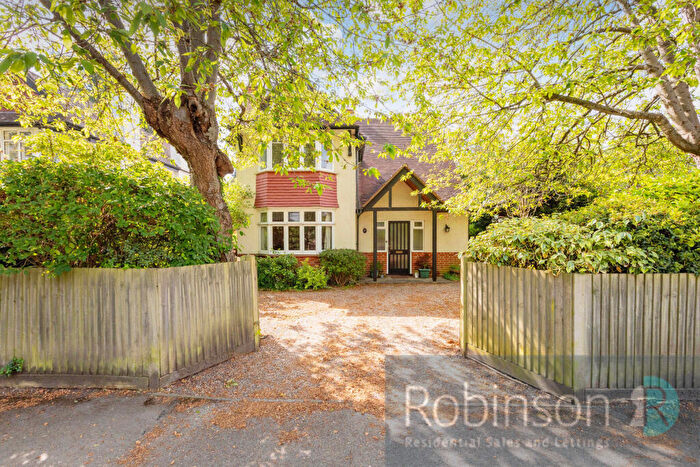 3 Bedroom Detached House For Sale In Linden Avenue, Maidenhead, Berkshire, SL6
