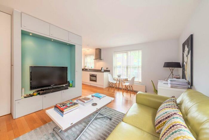 2 Bedroom Flat To Rent In Weavers Way, Camden, London, NW1