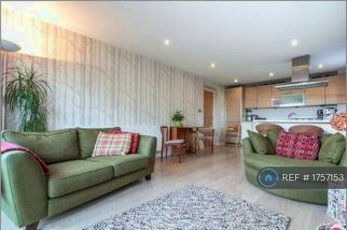 2 Bedroom Flat To Rent In Green Lanes, London, N4