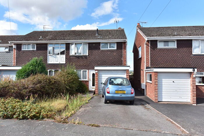 3 Bedroom Semi-Detached House For Sale In Kingswinford, Winford Avenue, DY6
