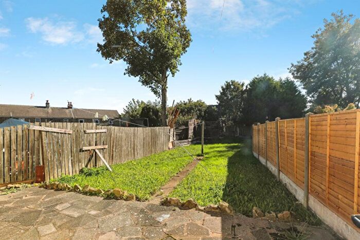 3 Bedroom Semi-Detached House For Sale In Doncaster Road, Barnsley, S70