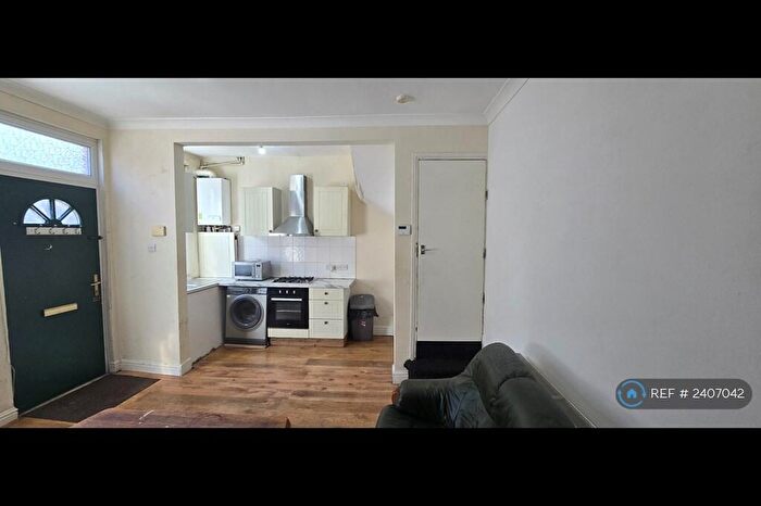 4 Bedroom Terraced House To Rent In Autumn Place, Leeds, LS6