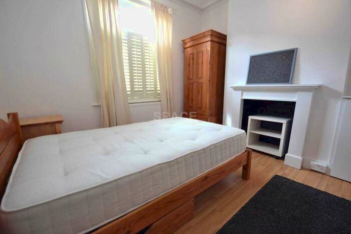 5 Bedroom Terraced House To Rent In De Beauvoir Road, Reading, RG1