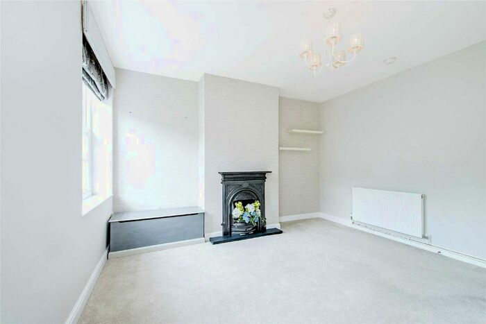 2 Bedroom Flat To Rent In Carnwath House, Breer Street, Fulham, SW6