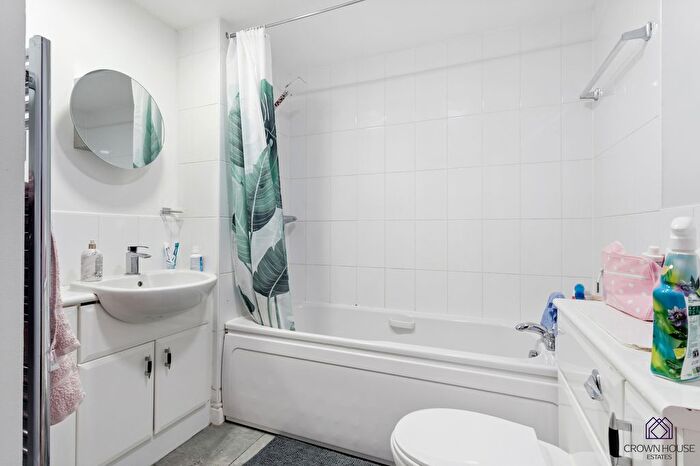 1 Bedroom Flat For Sale In Kingsway, London, N12