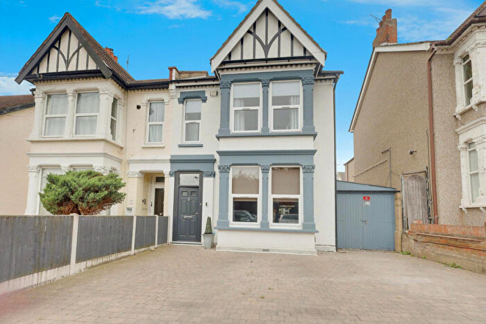 4 Bedroom Semi Detached House For Sale In Honiton Road, Southend-on-sea, SS1