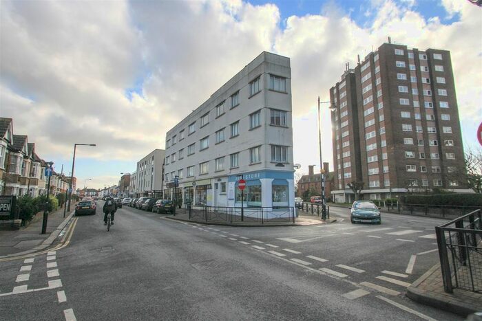 3 Bedroom Flat To Rent In Rectory Grove, Leigh-On-Sea, SS9