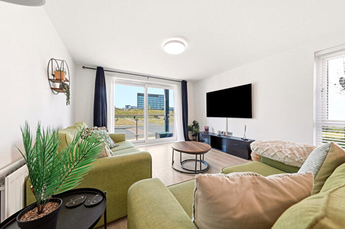 2 Bedroom Flat For Sale In Barrington Way, Austhorpe, Leeds, LS15