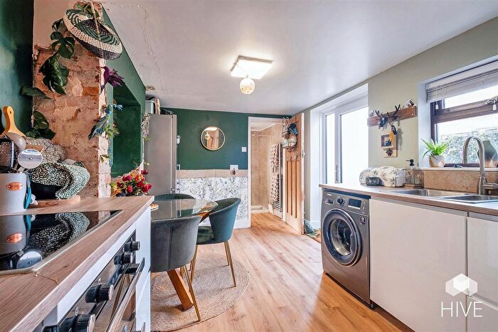 1 Bedroom Flat For Sale In Abbotsbury Road, Weymouth, DT4