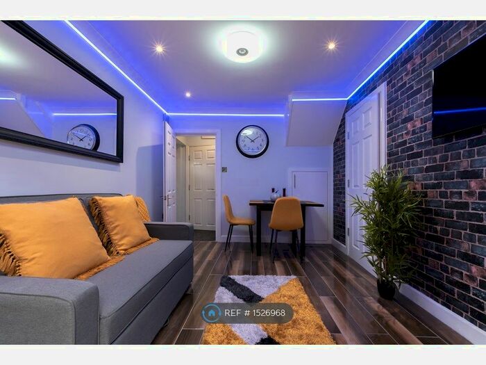 2 Bedroom Flat To Rent In Gables Lodge - Duplex, Reading, RG1