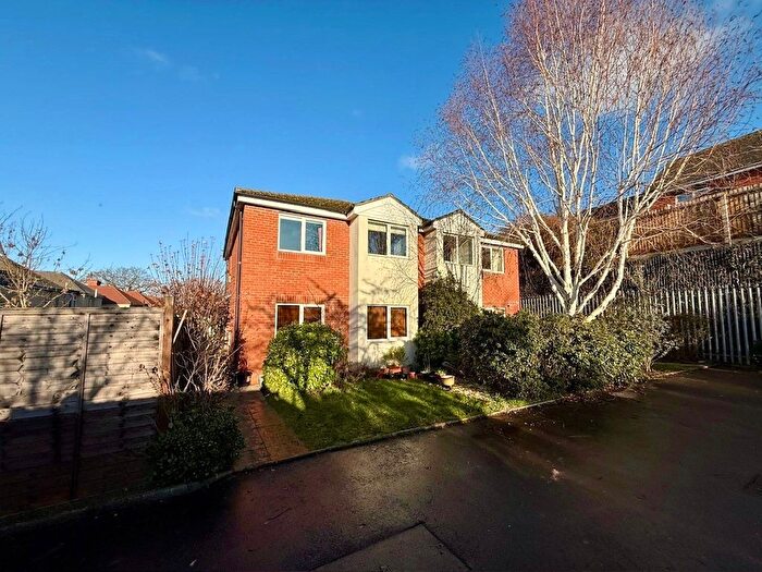 1 Bedroom Flat To Rent In Walnut Avenue, Worcester, WR4