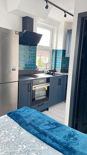 Studio To Rent In Cromwell Road, Hounslow, Greater London, TW3