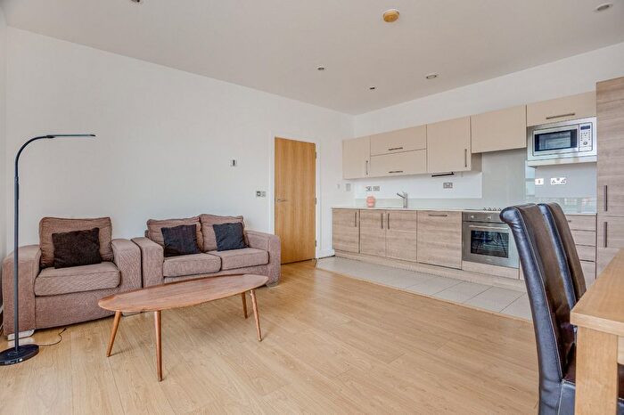 2 Bedroom Flat To Rent In Cornell Square, Battersea Park, SW8