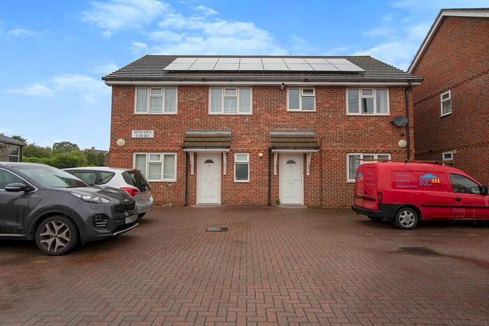 1 Bedroom Flat To Rent In Sineads Court, Stoke Road, Rochester, Kent, ME3