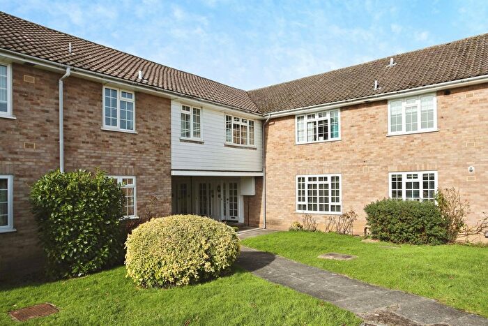 2 Bedroom Flat For Sale In Chiltern Way, Tonbridge, Kent, TN9