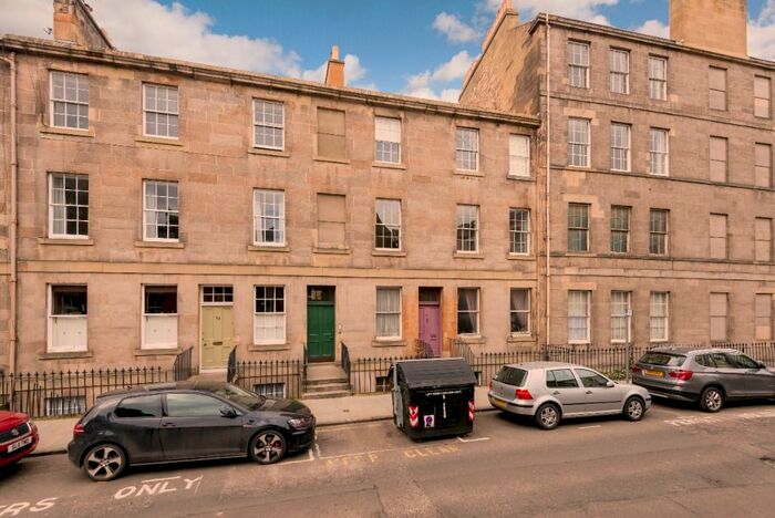 2 Bedroom Flat To Rent In St Stephen Street, Stockbridge, Edinburgh, EH3