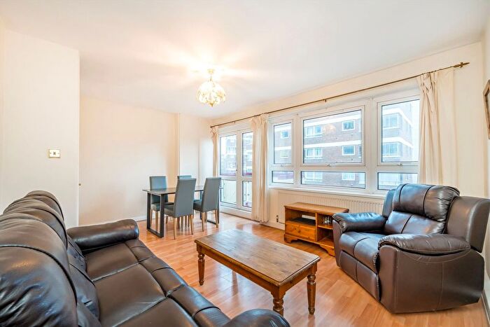 2 Bedroom Flat To Rent In Abbots Manor, Pimlico, SW1V