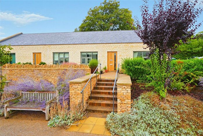 2 Bedroom Bungalow For Sale In Stow-On-The-Wold, Gloucestershire, GL54