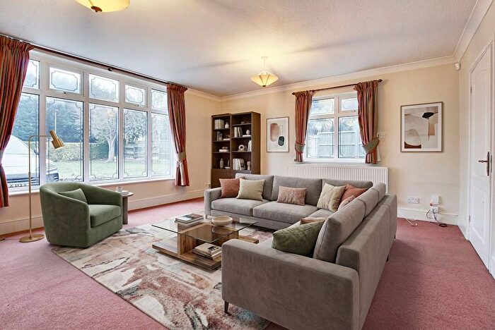 4 Bedroom Detached Bungalow For Sale In Elms Road, Leicester, LE2