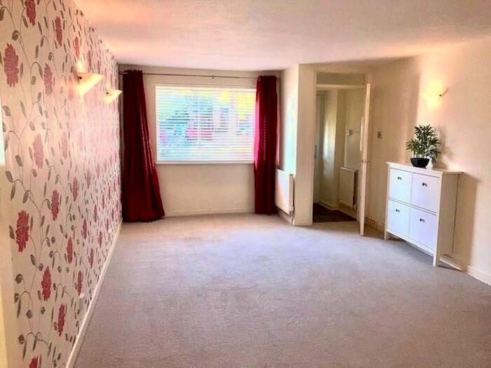 2 Bedroom Maisonette To Rent In Wokingham Road, Bracknell, RG42