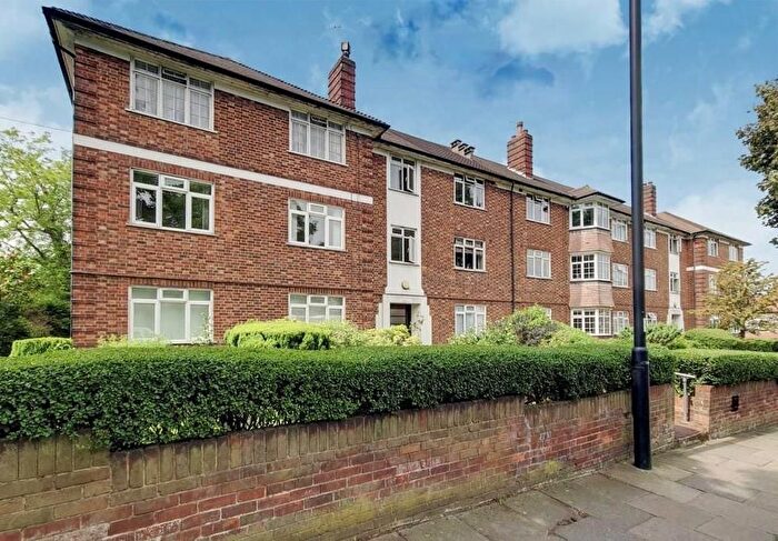 3 Bedroom Flat To Rent In Waterfall Road, New Southgate, N11