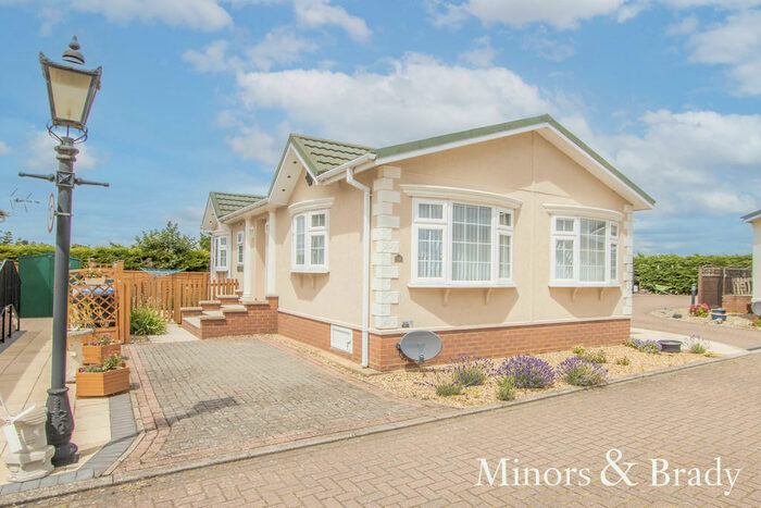 2 Bedroom Park Home For Sale In Rymer Court, Barnham, IP24