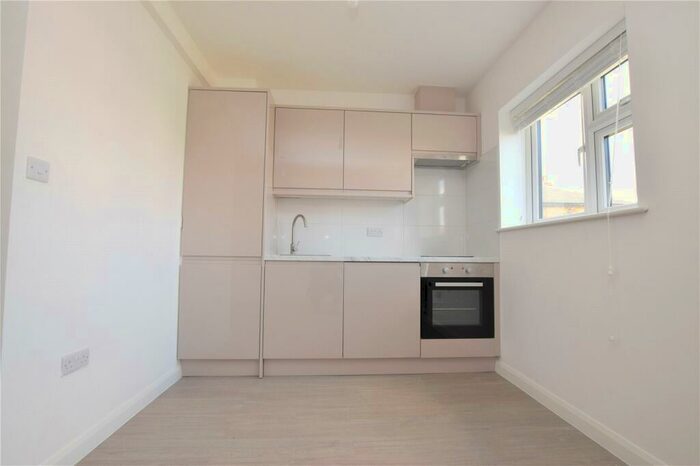 1 Bedroom Apartment To Rent In Back Lane, Romford, RM6